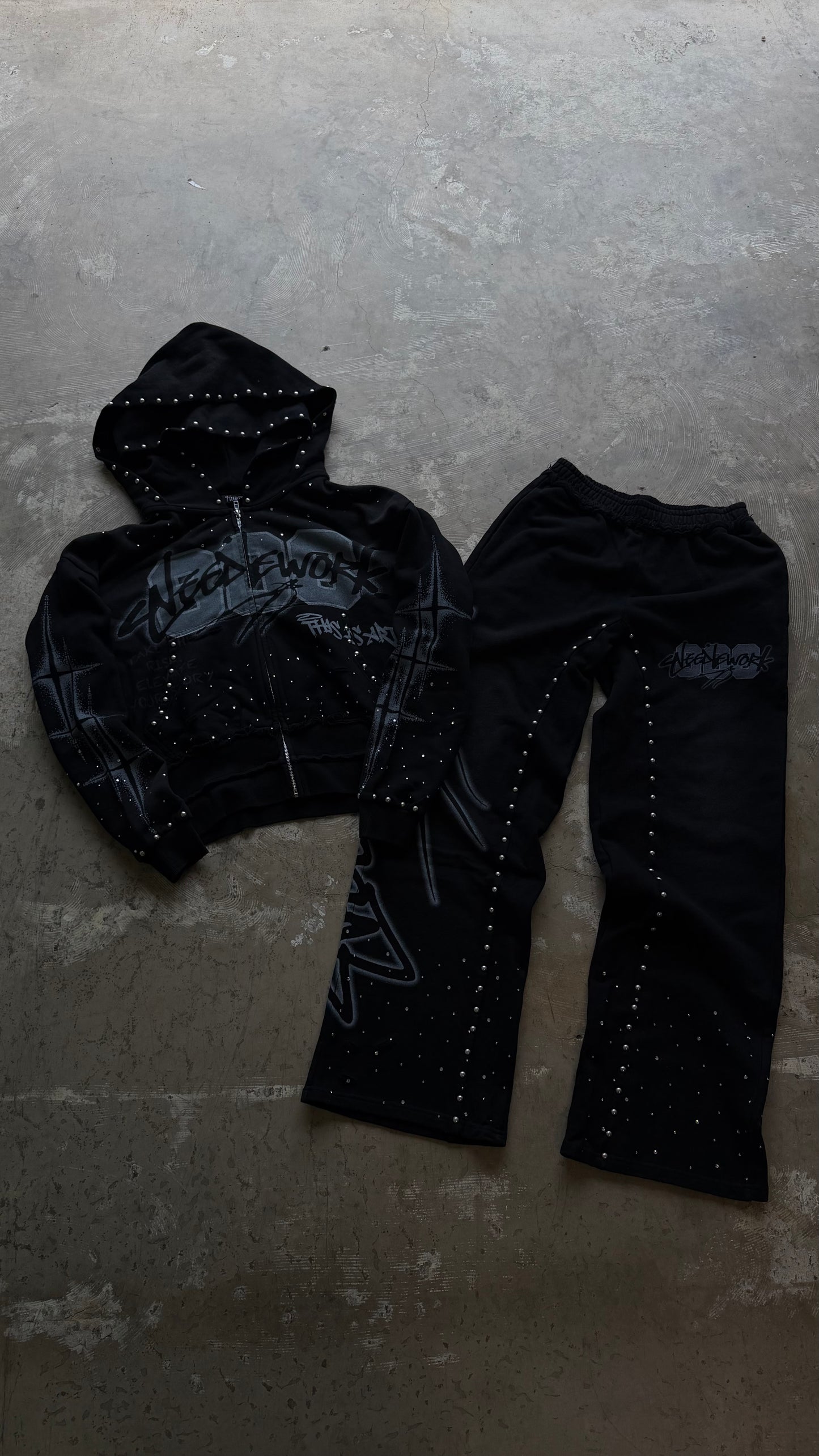 This is Art Jogger Black