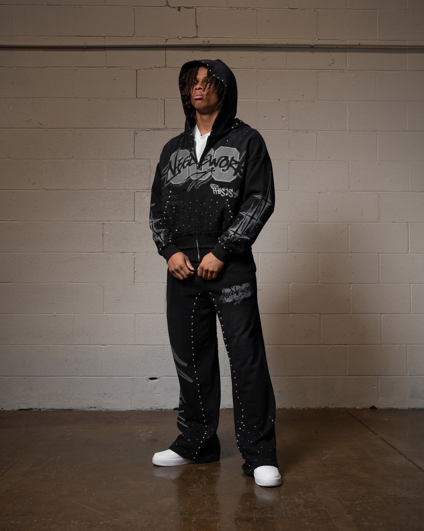 This is Art Jogger Black