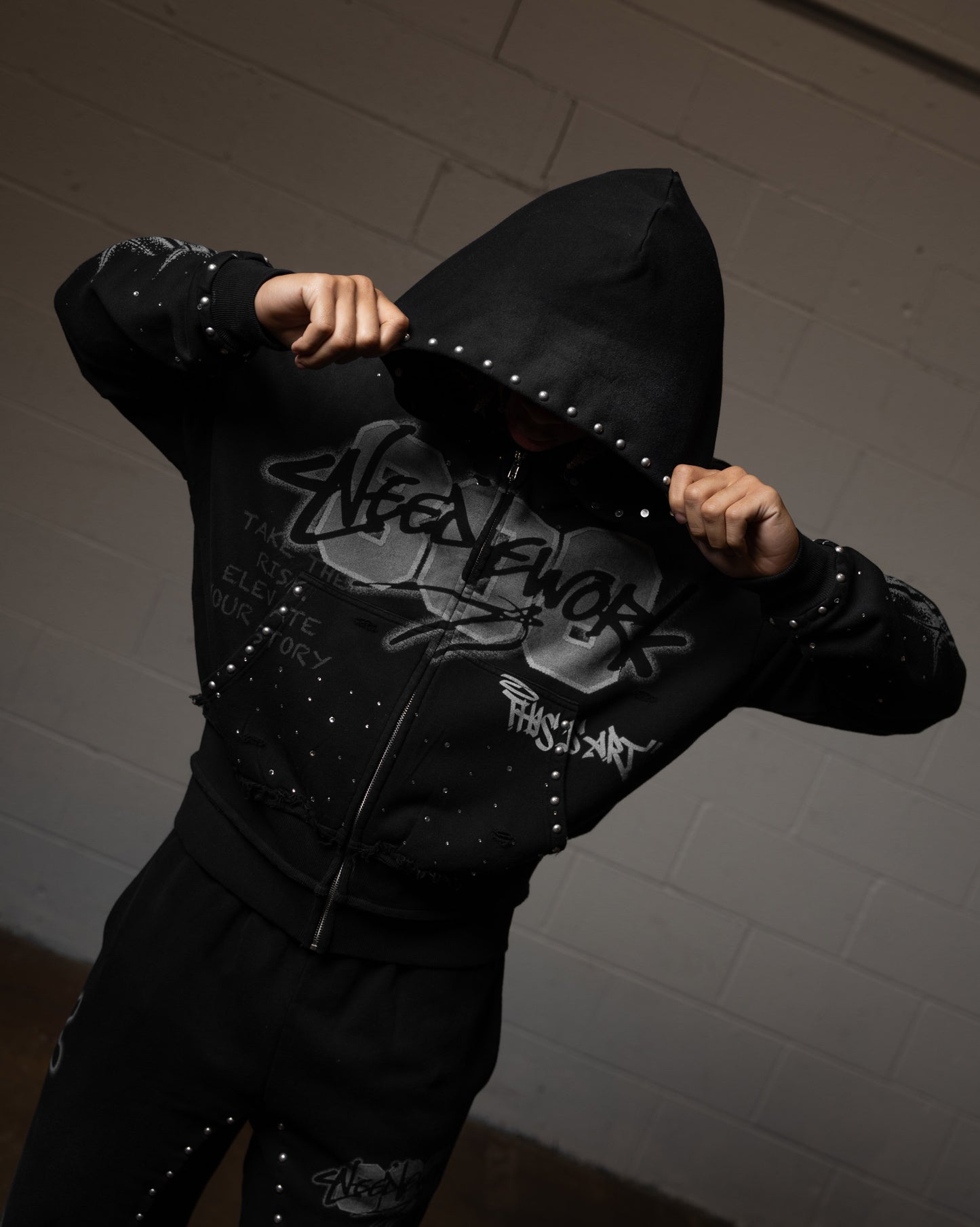 This is Art Jogger Black